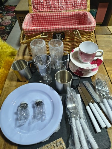 Picknickkorb mit geschirr - mit, und
